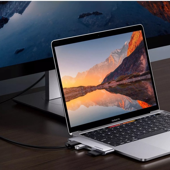 Ugreen 6 in1 Hub Usb-C Card Reader Compatible With Macbook Pro/Air IN Grey - Picture 2 of 8